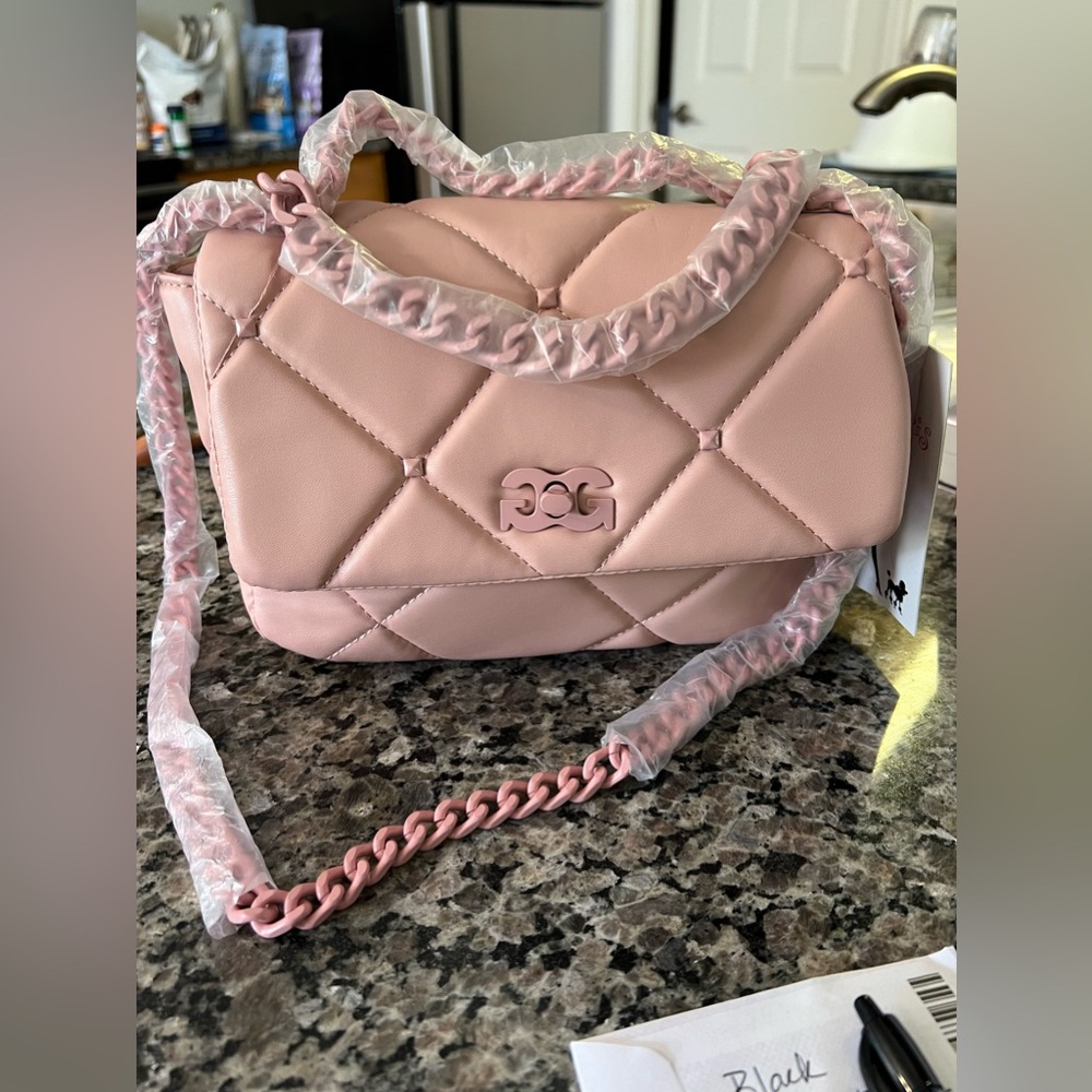 BNWT Gilda Paris. Dusty pink quilted bag.